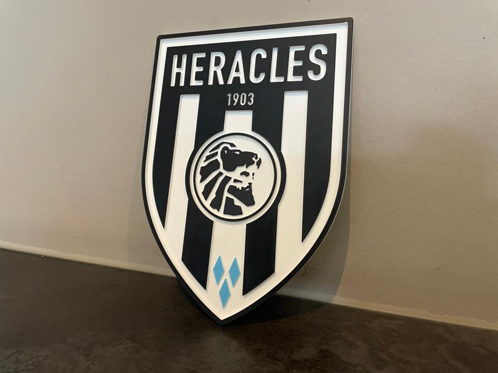 Heracles Almelo logo!, Verzamelen, Sportartikelen en Voetbal, Ophalen of Verzenden, Overige binnenlandse clubs
