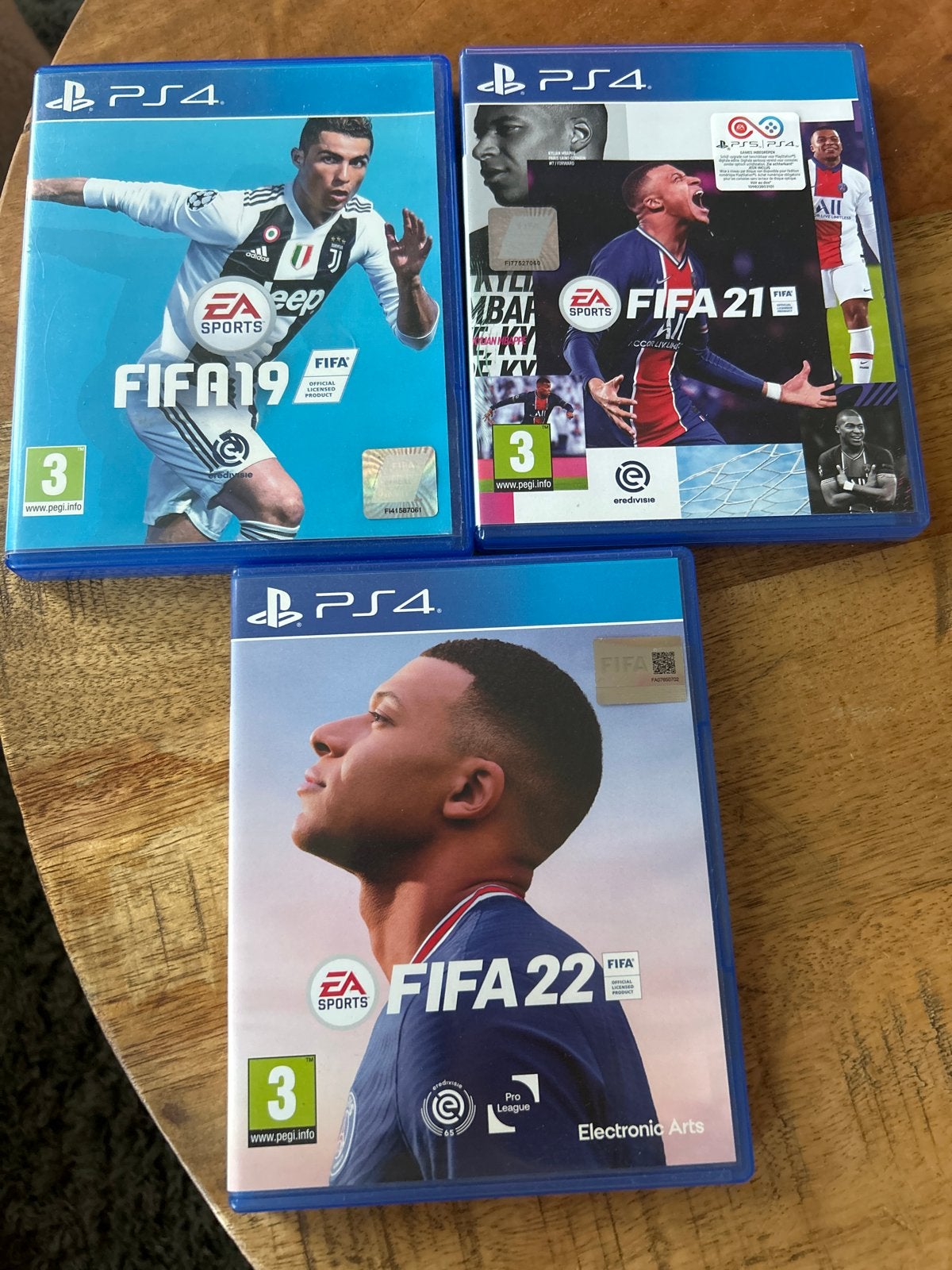 FIFA 19, 21 en 22 PS4 - Voetbalgames Bundel, Gebruikt, Eén computer, Ophalen of Verzenden, Sport