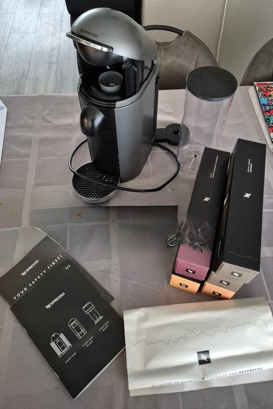 Foto 2 van Krups Nespresso Vertuo Plus Koffiemachine in prima staat