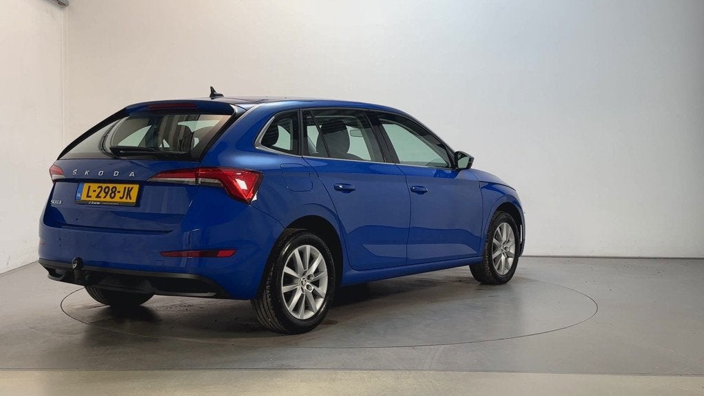 Skoda Scala 1.0 TSI 110pk Business Edition Parkeersensoren N, Auto's, Skoda, Gebruikt, Met garantie (alle), Blauw, 610 kg
