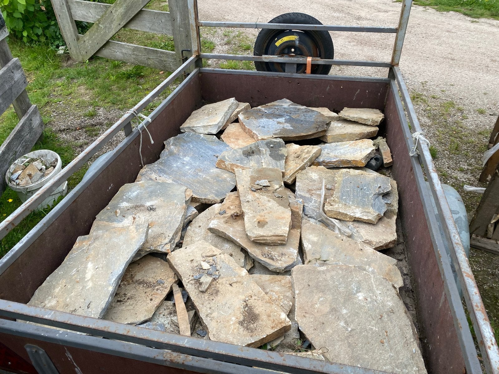 Paar m2 Flagstones, bont en geel, Gebruikt, Ophalen of Verzenden, Terrastegels, Natuursteen