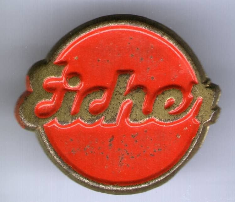EICHER tractoren vrachtwagens koper blik broche ( E_262), Verzamelen, Ophalen of Verzenden, Zo goed als nieuw, Transport, Speldje of Pin