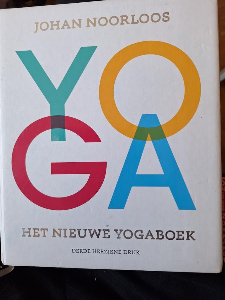 Yoga Het Nieuwe Yogaboek - Johan Noorloos

ZGAN, Ophalen of Verzenden, Gelezen, Meditatie of Yoga, Instructieboek