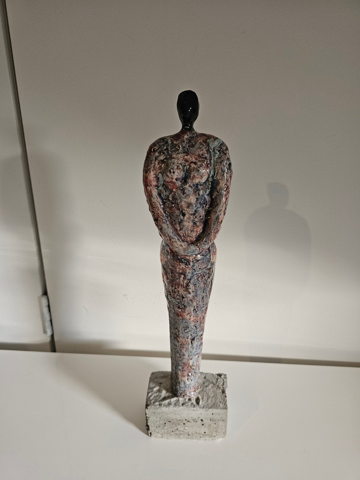 Abstracte sculptuur van een vrouw, 42 cm hoog, Ophalen of Verzenden, 20 - 50 cm, Steen of Keramiek, Beeld