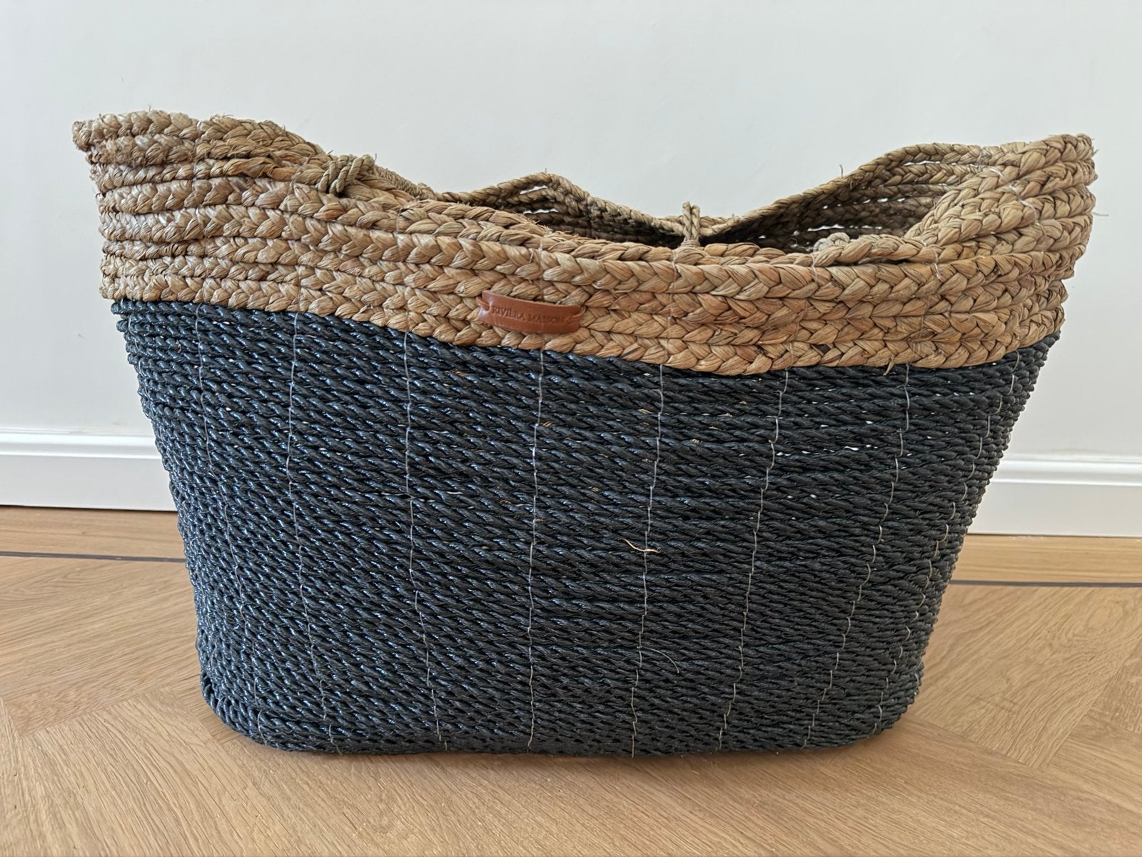 Riviera Maison Tas Mand Zwart/Naturel - Zo goed als nieuw, Gevlochten, Mand, Ophalen of Verzenden, Zo goed als nieuw