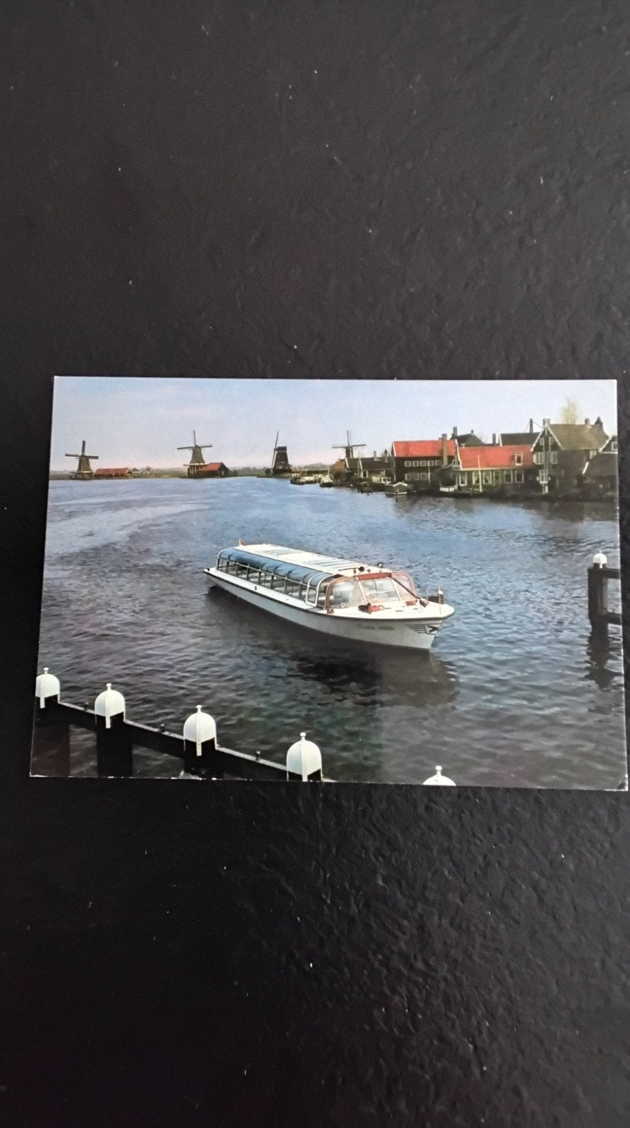 ZAANDAM Ansichtkaart Zaanse Schans met rondvaartboot, Ophalen of Verzenden, 1960 tot 1980, Ongelopen, Noord-Holland