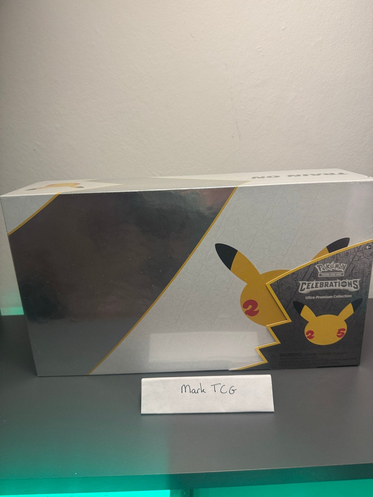 Pokémon Celebrations Ultra-Premium Collection Box, Hobby en Vrije tijd, Ophalen of Verzenden, Nieuw, Overige typen