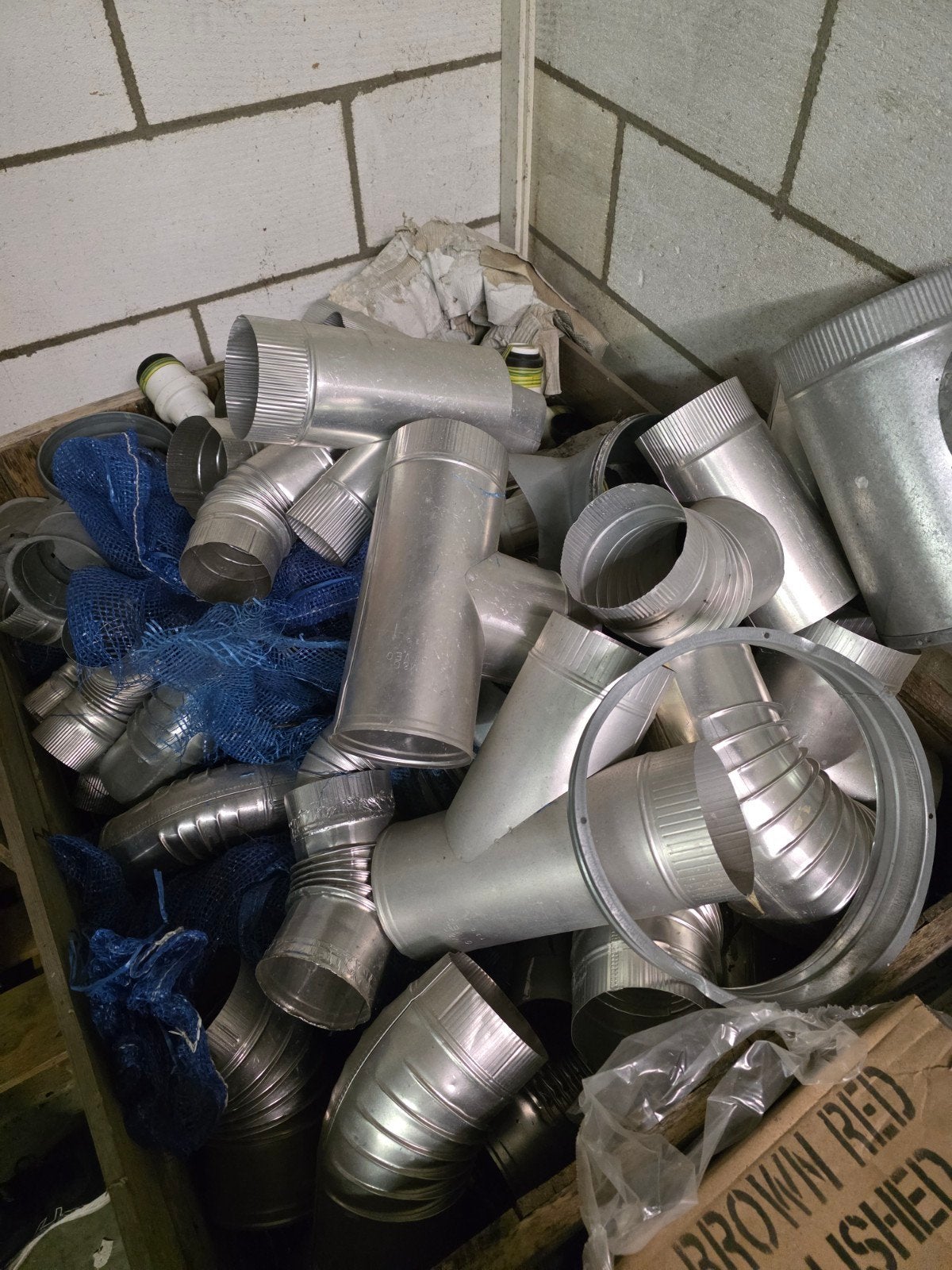 Partij aluminium ventilatiebuizen en koppelst, Ophalen