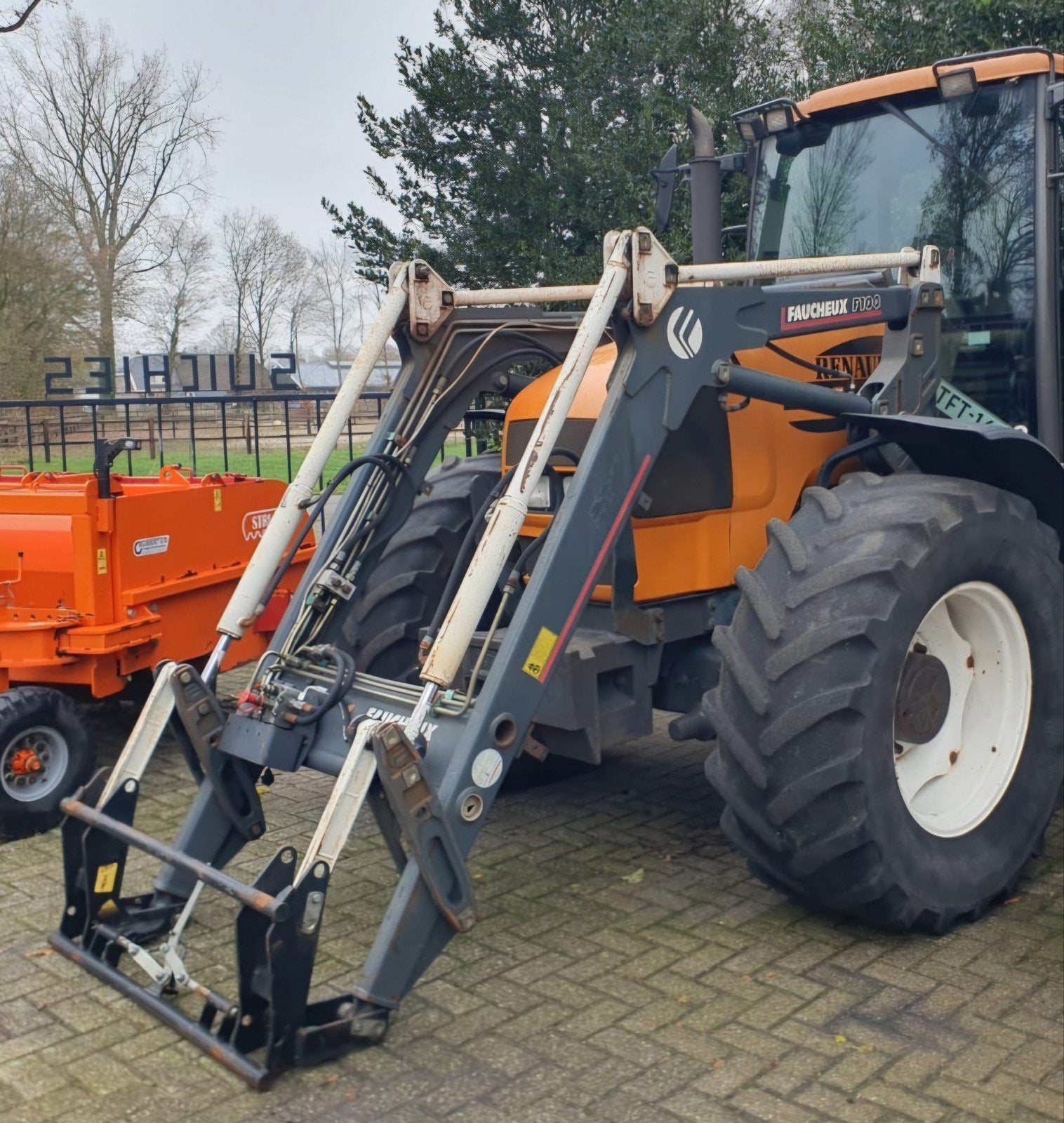 Voorlader en aanbouwdelen renault ares 636 rz (2003), Ophalen, Gebruikt, Meer dan 160 Pk, Renault