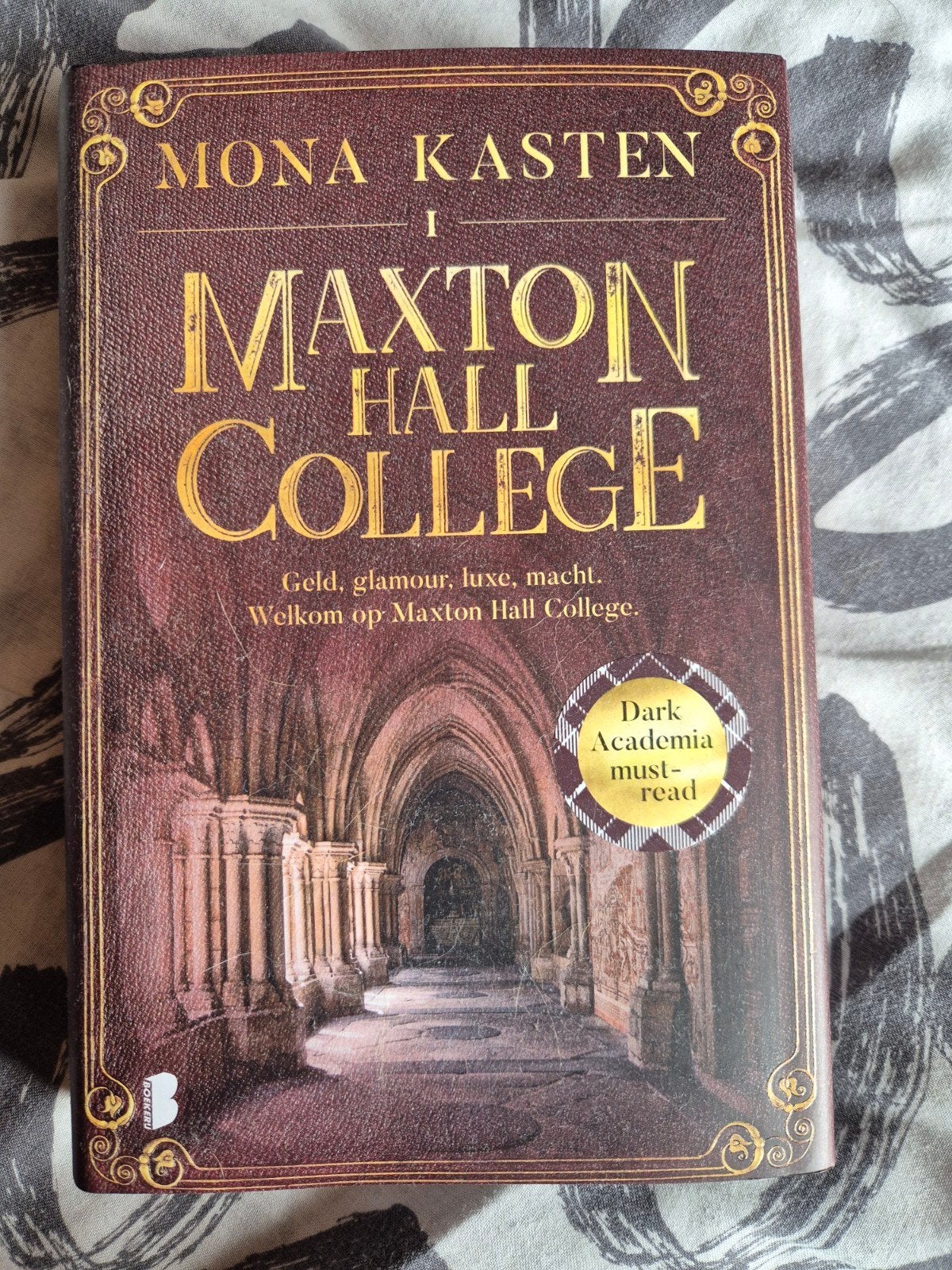 Maxton Hall College - Mona Kasten (Boek 1), Boeken, Ophalen of Verzenden, Zo goed als nieuw, Mona Kasten, Nederland