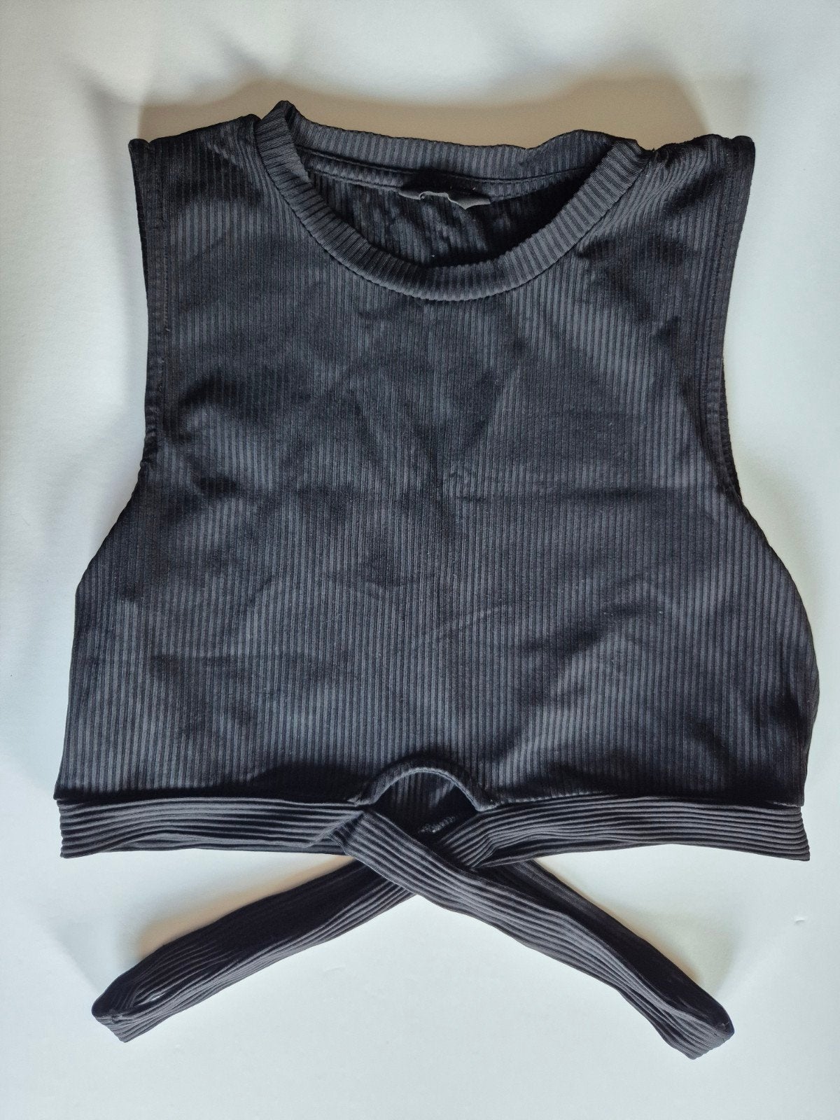 Royal Chicks Zwarte Geribbelde Crop Top met Knoopdetail, Ophalen of Verzenden