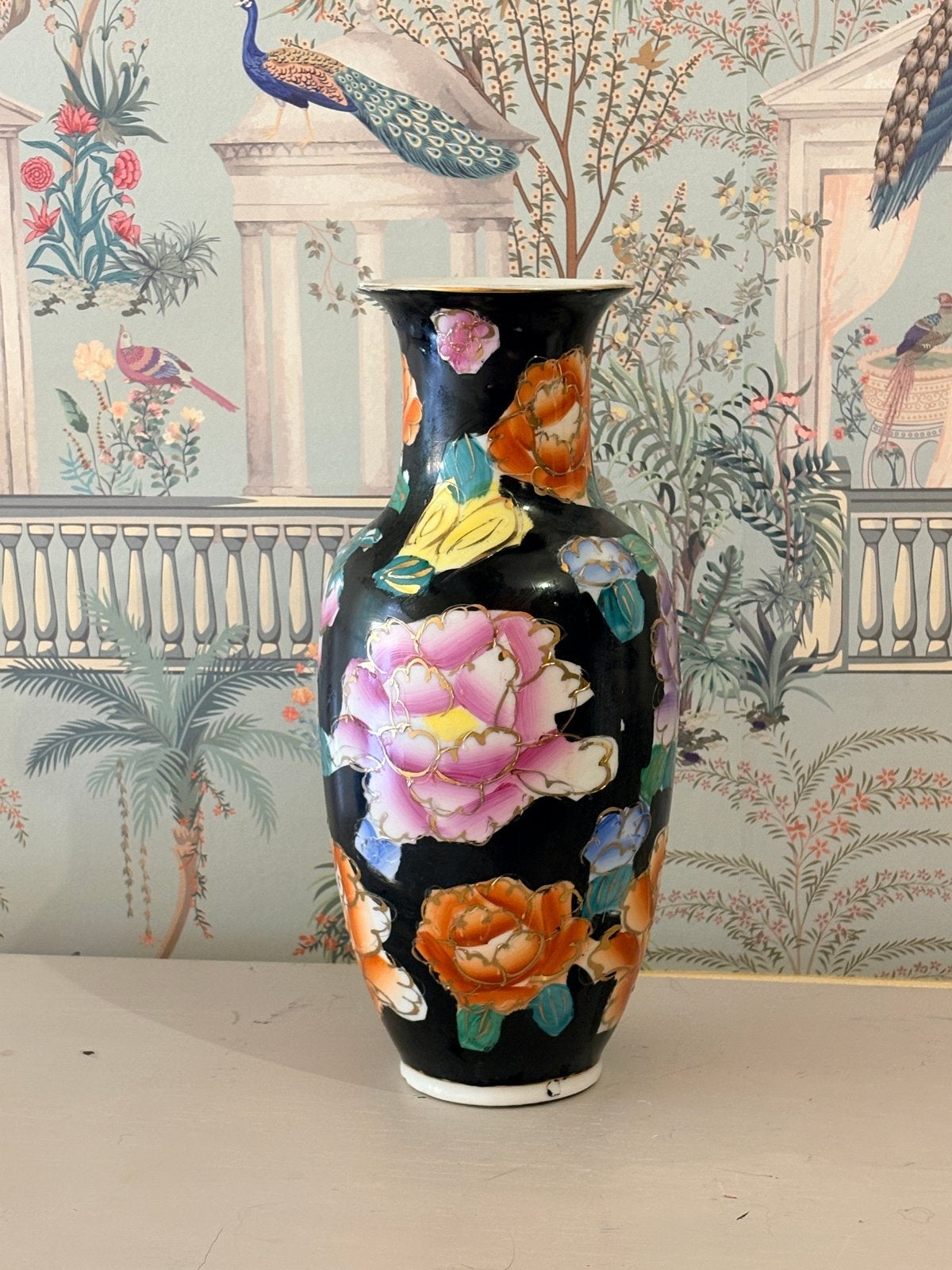 Vintage Chinese Famille Noir Porseleinen Vaas met Bloemen, Antiek en Kunst, Ophalen of Verzenden