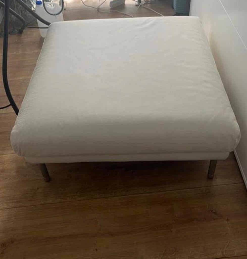 MOET WEG wit leren hocker voetenbank salontafel 95x95, Ophalen, Zo goed als nieuw, Rechthoekig, 75 tot 100 cm