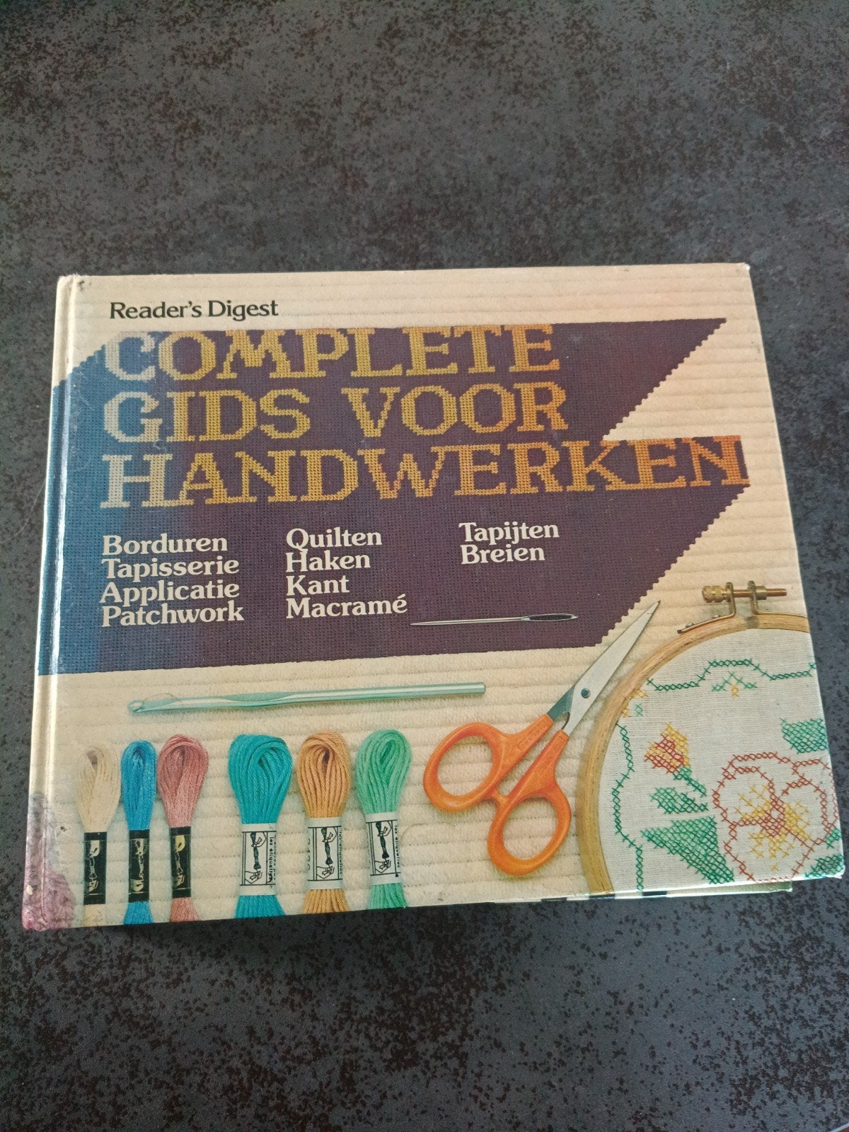 Prachtig handwerk boek voor de liefhebbers, Ophalen of Verzenden, Patroon of Boek