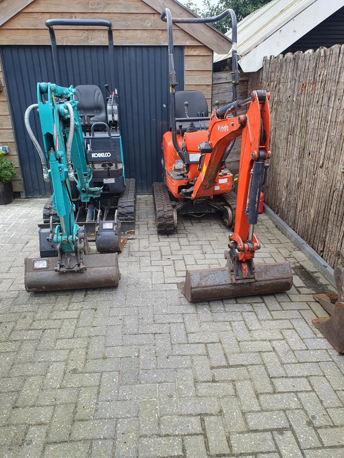 Minikraan / Minigraver/ Minidumer te huur  huren 120.- inc., Zakelijke goederen, Machines en Bouw | Kranen en Graafmachines, Ophalen of Verzenden