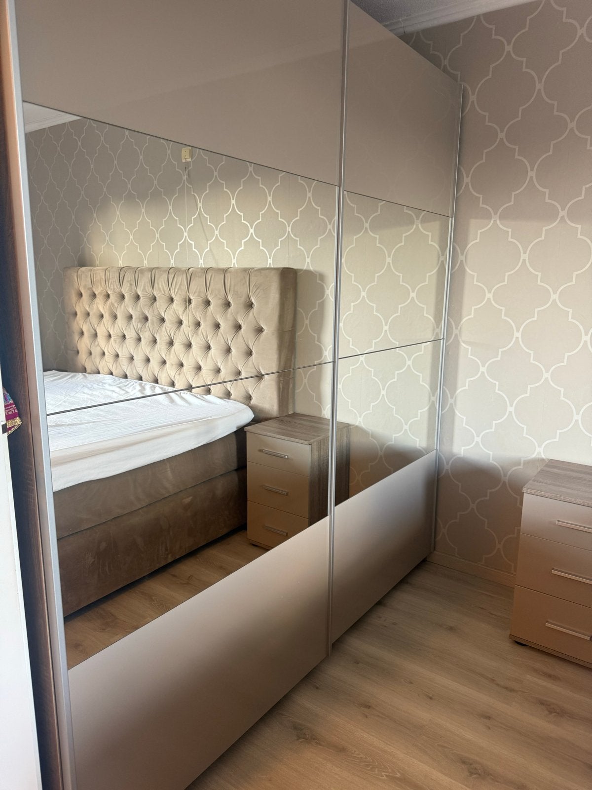Moderne kledingkast met spiegeldeuren + nachtkastjes, Huis en Inrichting, Kasten | Kledingkasten, Ophalen, 200 cm of meer, 150 tot 200 cm