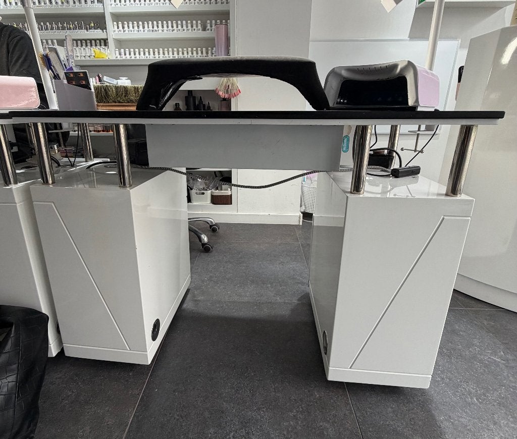 Nail Tafels, Bedrijfsverhuizingen