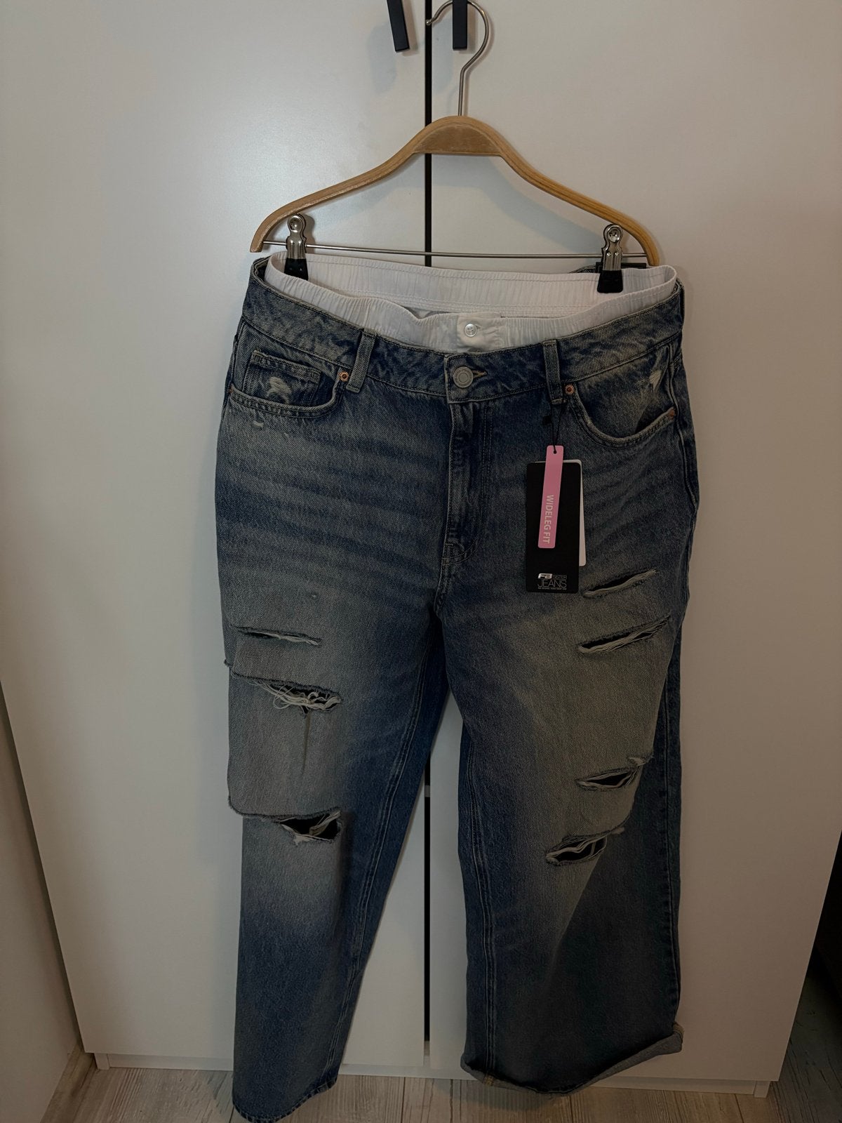 FB Sister Wideleg Fit Jeans - Nieuw met labels, Kleding | Dames, Ophalen of Verzenden, Nieuw, Blauw, Overige jeansmaten