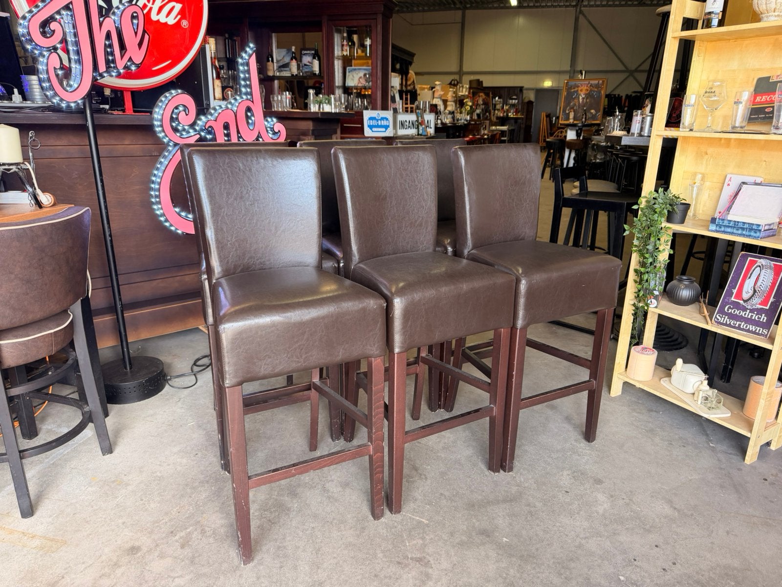 Barkrukken cafe kroeg bar mancave krukken toog, Huis en Inrichting, Hout, Met voetsteun, 60 tot 90 cm, Ophalen of Verzenden