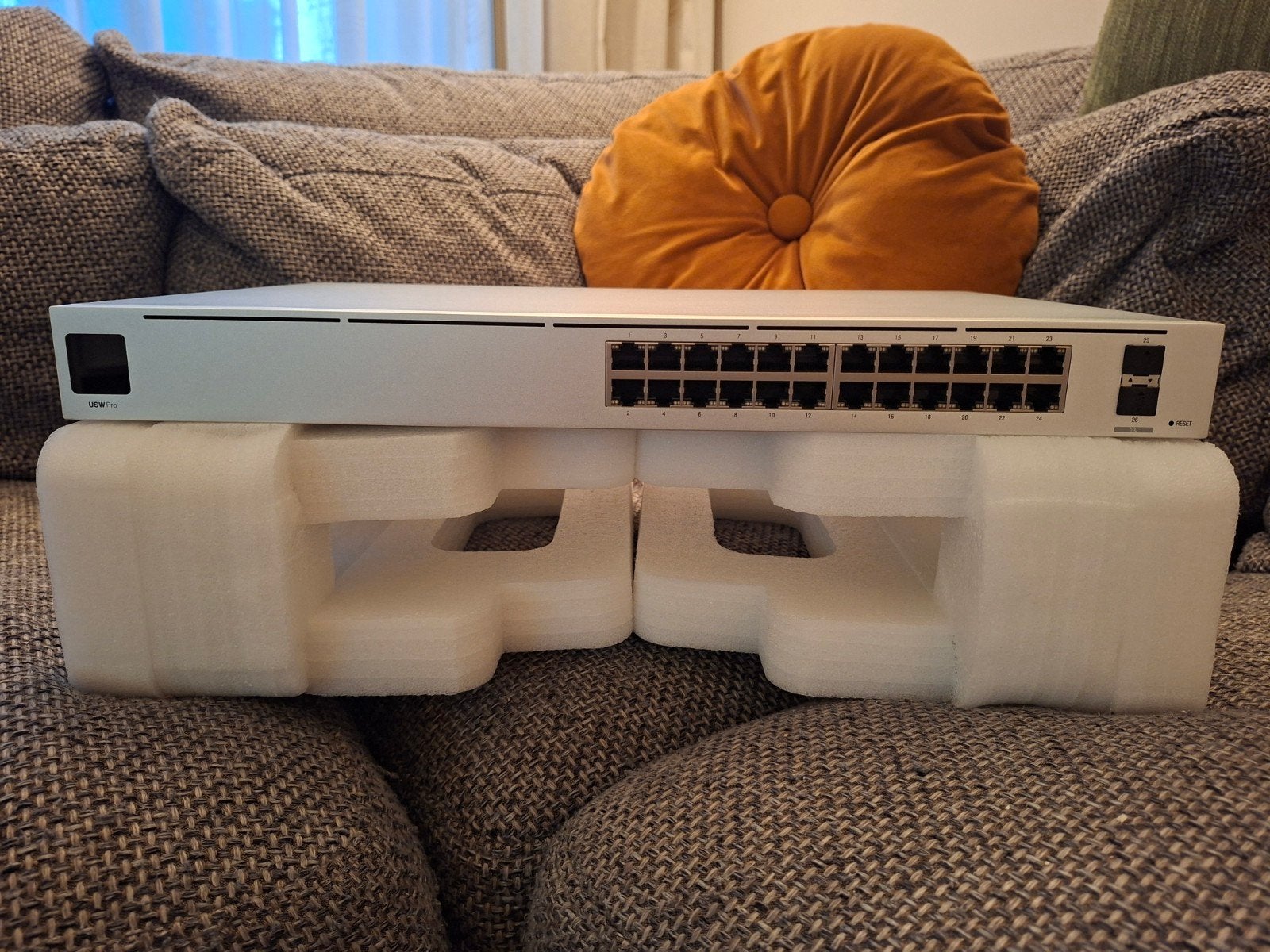 Ubiquiti UniFi Switch USW-Pro-24 - NO POE -, Ophalen of Verzenden, Zo goed als nieuw