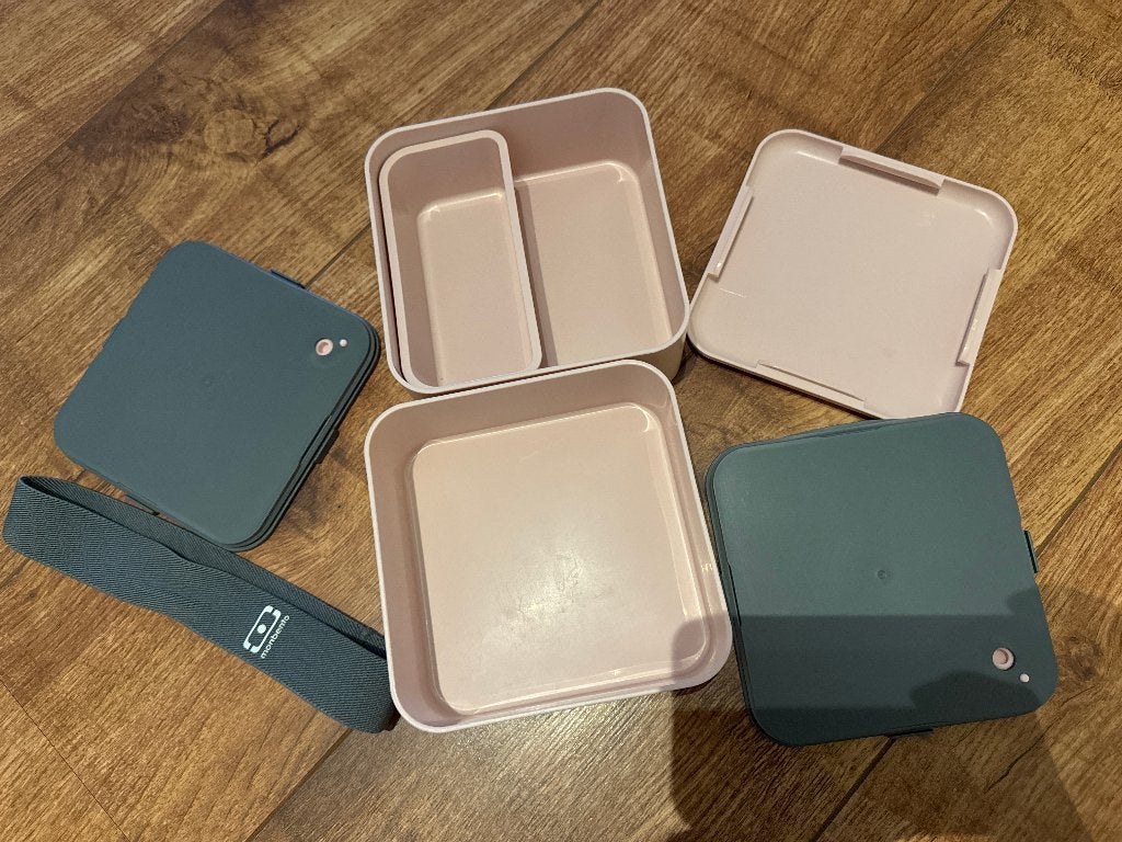 2x lunchbox / bentobox – zwart en roze, Huis en Inrichting, Keuken | Keukenbenodigdheden, Gebruikt, Kunststof, Ophalen of Verzenden