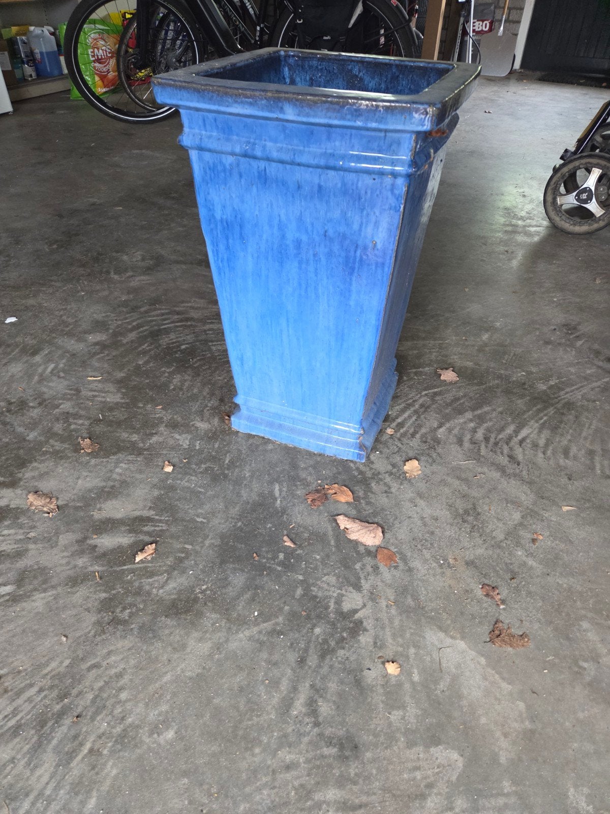 Blauwe vaas 68cm hoog, opening 34x33cm, Ophalen