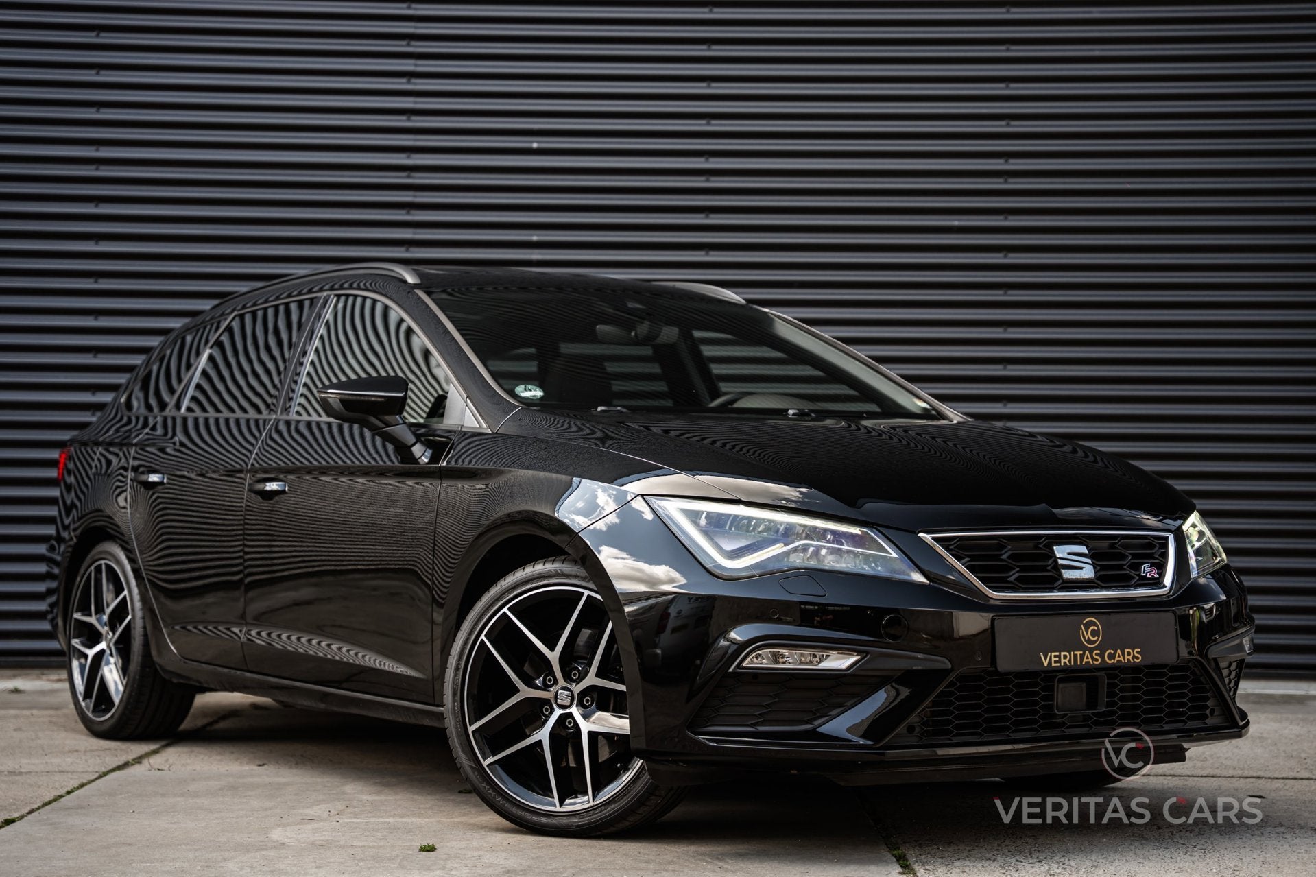 Seat LEON ST 1.8 TSI FR 180PK|Pano|Beats|Camera|Drive Profil, Auto's, 1272 kg, Gebruikt, 4 cilinders, Leon