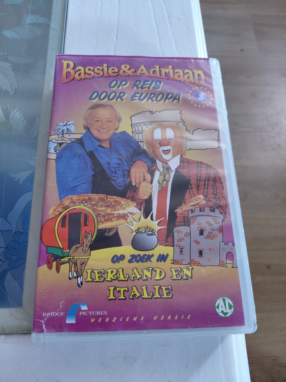 Bassie en Adriaan Europa deel 3 Ierland en Italië

Vhs, Cd's en Dvd's, VHS | Kinderen en Jeugd, Gebruikt, Alle leeftijden, Kinderprogramma's en -films