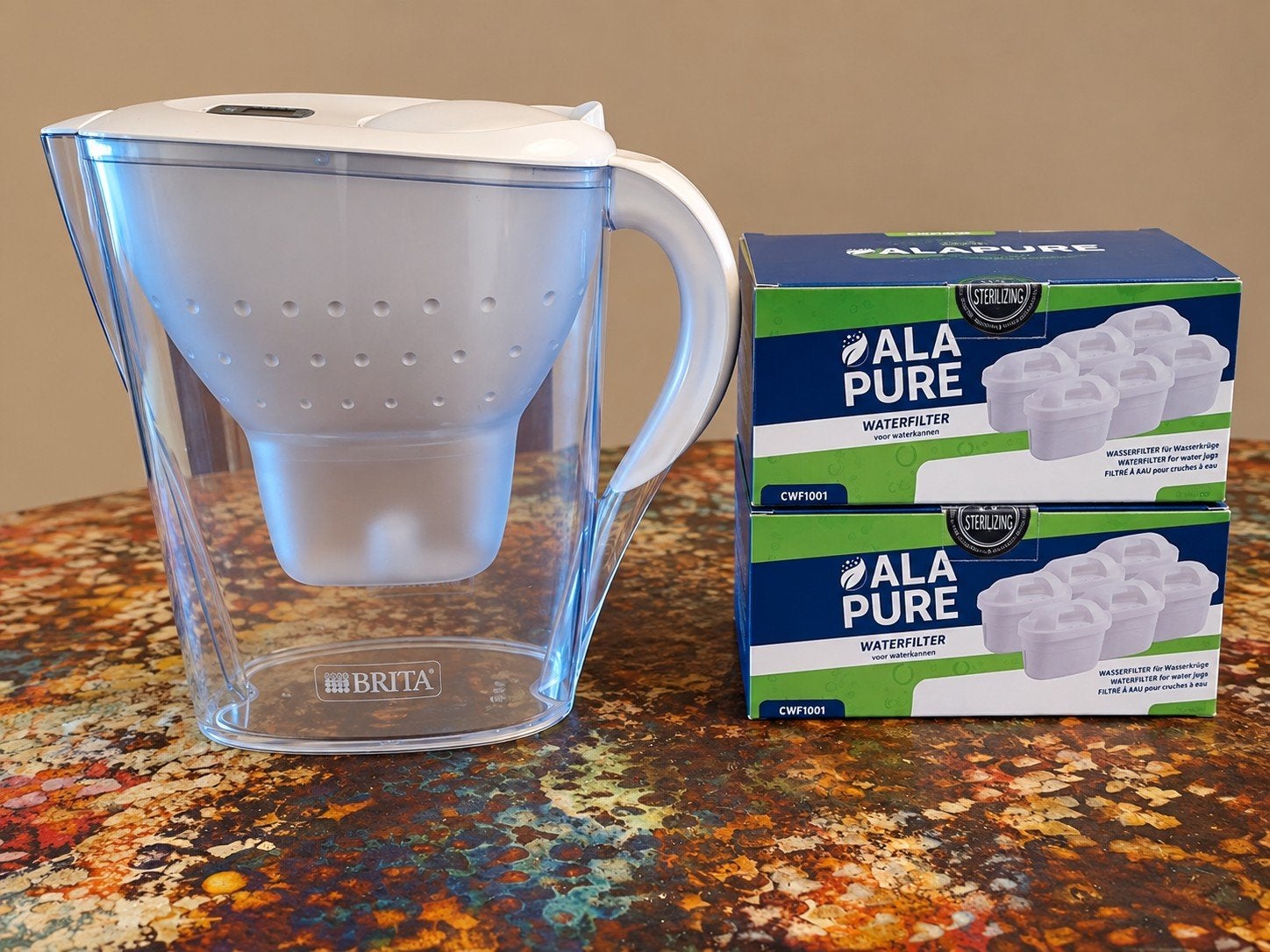 Brita waterfilterkan met 12 ALA Pure waterfilters, Overige typen, Kunststof, Ophalen of Verzenden, Zo goed als nieuw