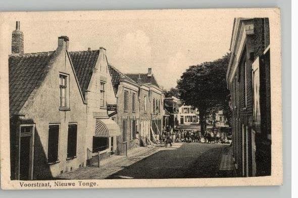 Nieuwe Tonge Voorstraat zeer veel volk st 1936, Verzamelen, Ophalen of Verzenden, 1920 tot 1940, Gelopen, Zuid-Holland
