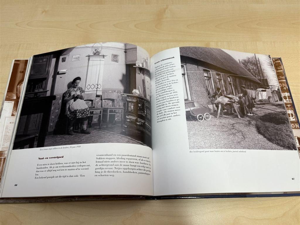 Leven in Grootmoeders Tijd — Nederland 1900-1960 in Beeld, Ophalen of Verzenden, Zo goed als nieuw