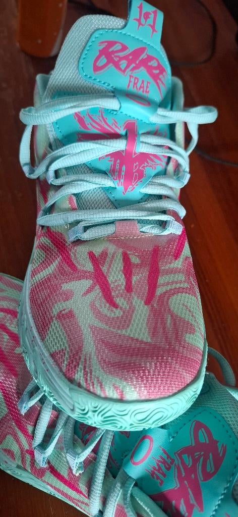 Nieuwe basketbalschoenen maat 43 €30,-, Ophalen, Nieuw, Schoenen