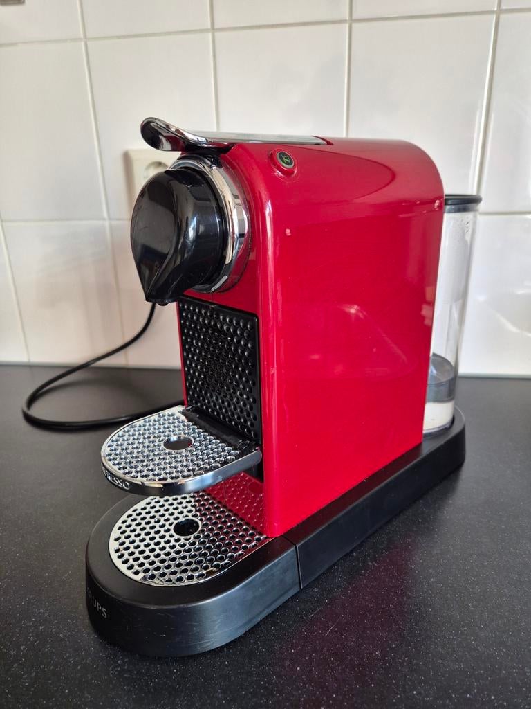 Nespresso Krups Citiz - Rood, Witgoed en Apparatuur, Koffiezetapparaten, Gebruikt, Espresso apparaat, Ophalen of Verzenden, 1 kopje