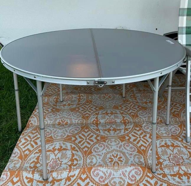 Eurotrail campingtafel rond 120 cm, Caravans en Kamperen, Kampeermeubelen, Ophalen of Verzenden, Gebruikt, Campingtafel
