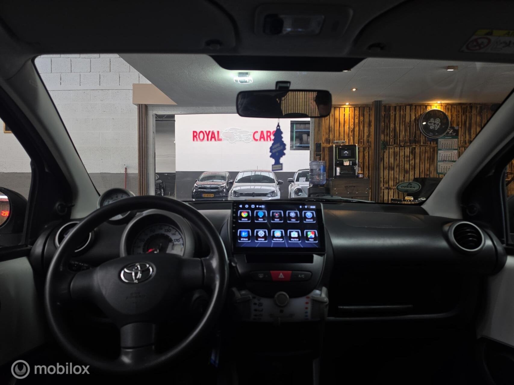 Toyota Aygo 1.0 VVT-i Now I NAVIGATIE | Carplay | Airco, Voorwielaandrijving, Euro 5, Gebruikt, 4 stoelen