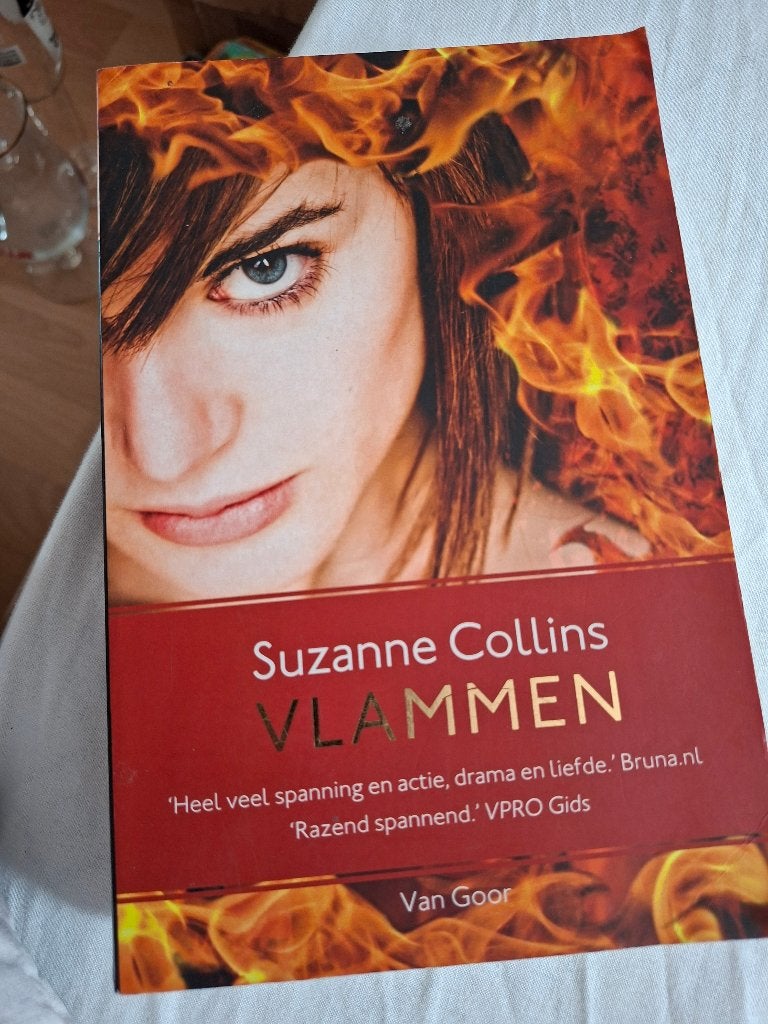 Suzanne Collins, vlammen, Boeken, Ophalen of Verzenden, Zo goed als nieuw