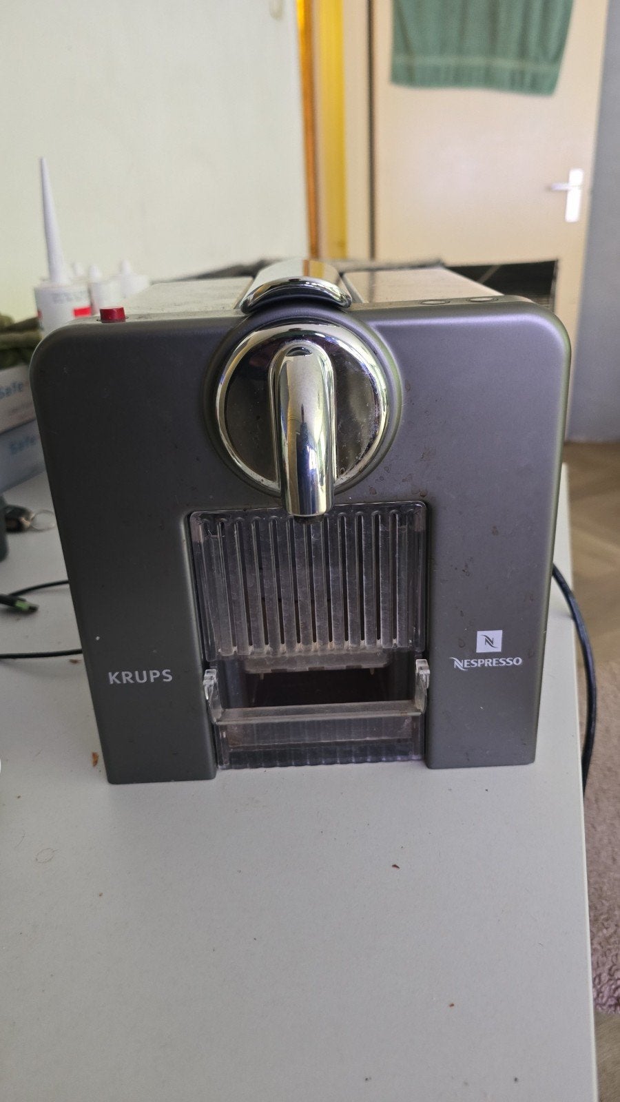 Krups Nespresso Koffiemachine !!, Koffiepads en cups, Espresso apparaat, Ophalen of Verzenden, Zo goed als nieuw