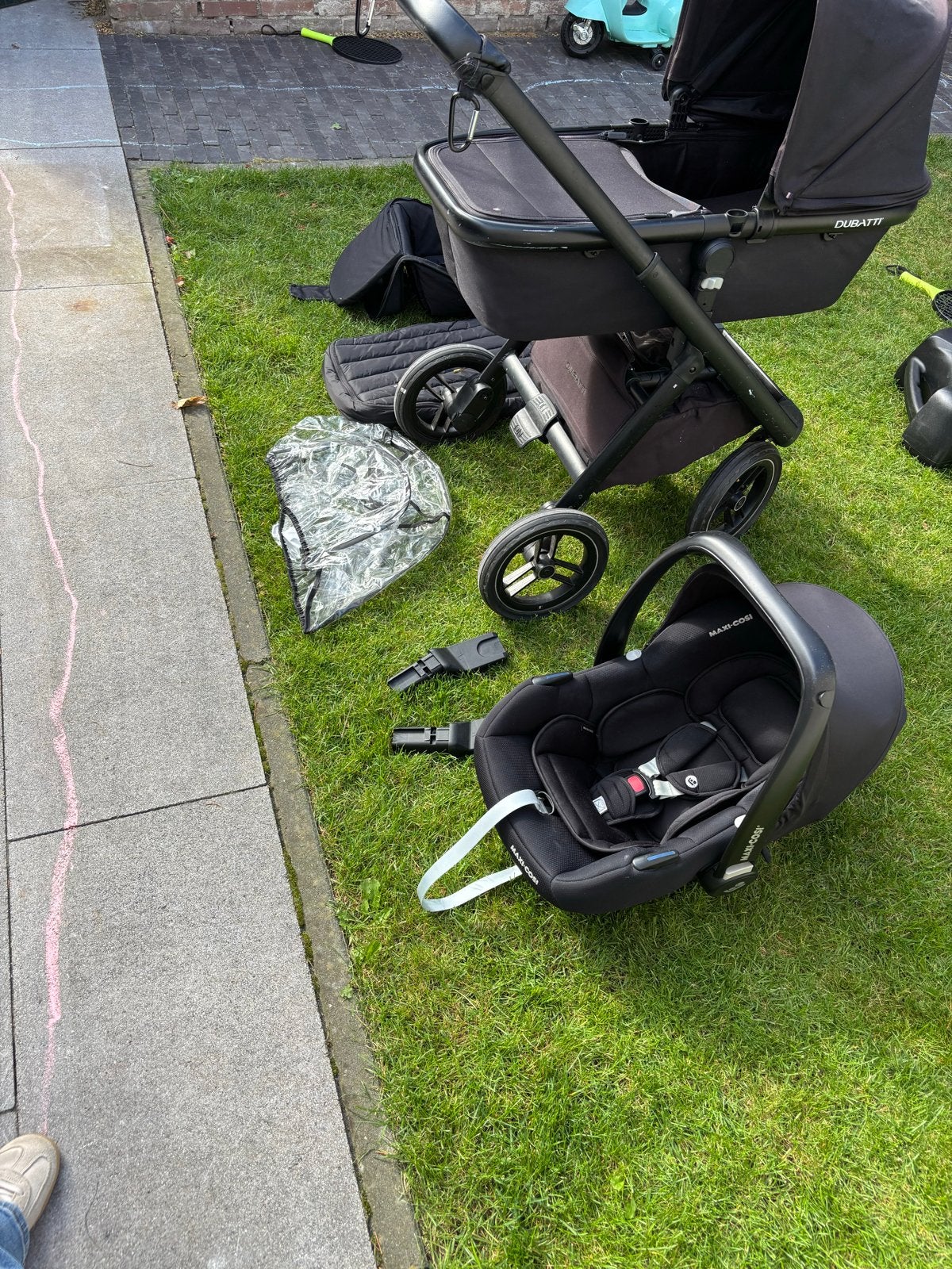 Foto 3 van Dubatti kinderwagen met Maxi-Cosi en accessoires