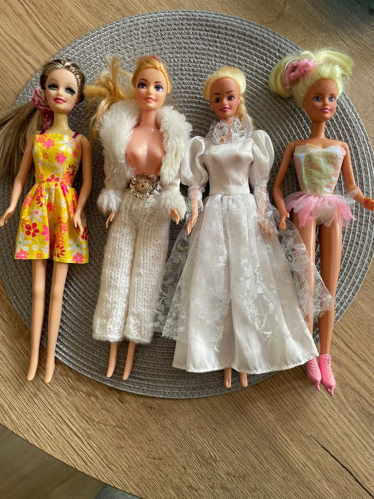 4  barbiepoppen. Universeel, Verzamelen, Poppen, Ophalen of Verzenden, Zo goed als nieuw, Pop