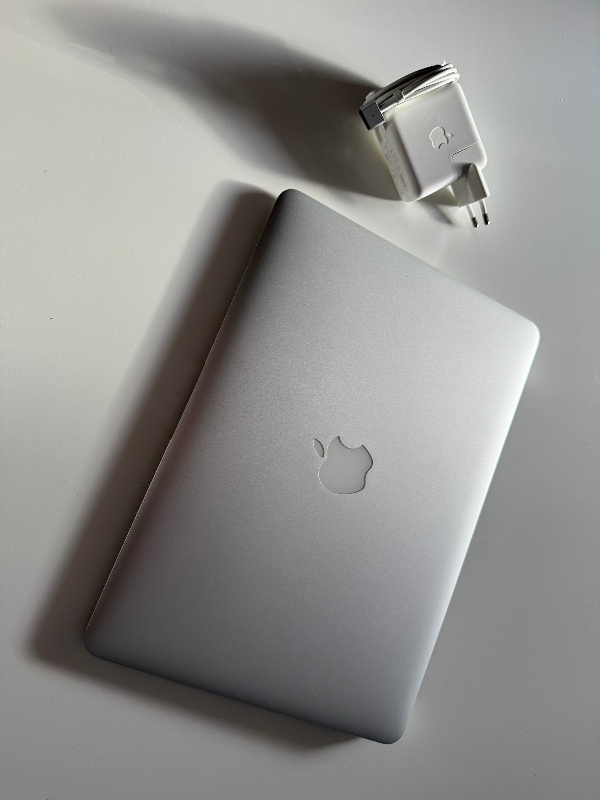 Foto 4 van MacBook Air 13 inch met originele oplader en doos