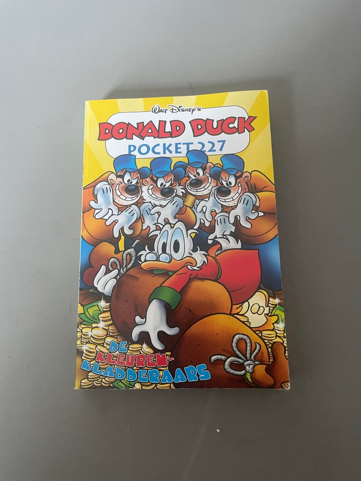 Donald Duck Pocket 227 - De Kleurenkladderaars, Ophalen of Verzenden, Zo goed als nieuw, Fictie algemeen