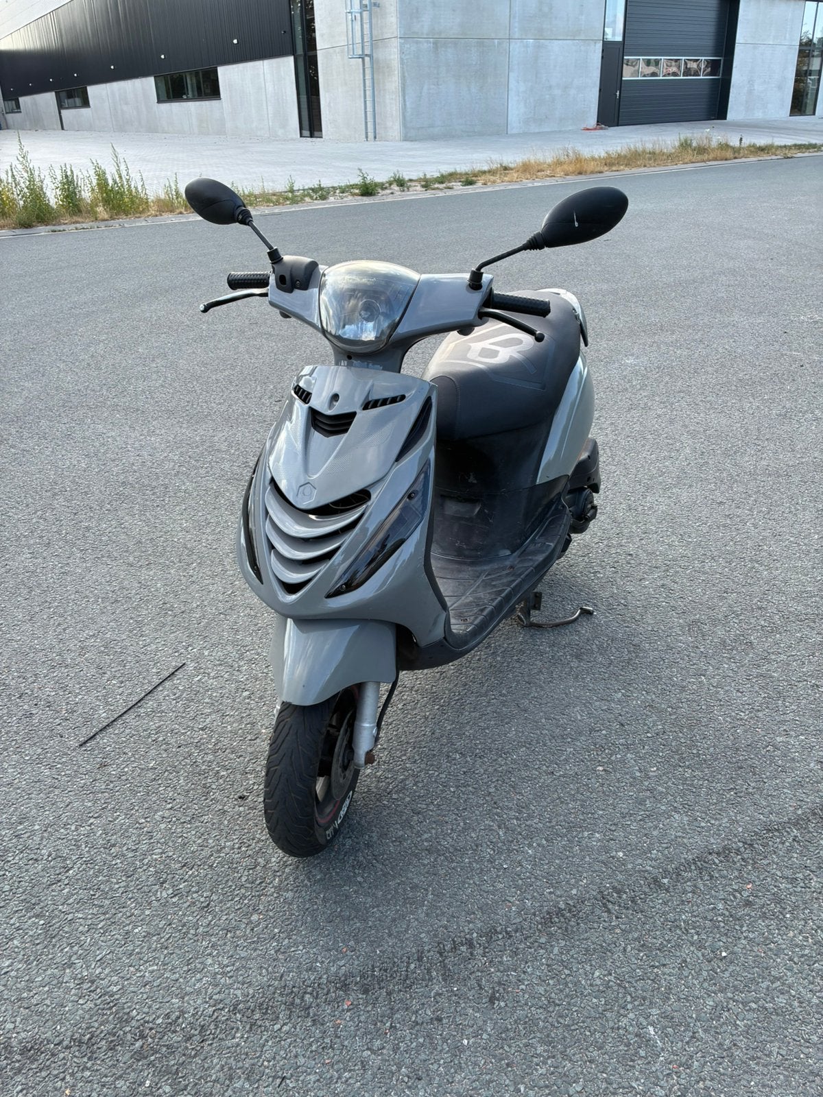 Piaggio zip 50cc 4 takt, Fietsen en Brommers, Scooters | Piaggio, Zo goed als nieuw, Zip, Benzine, Ophalen