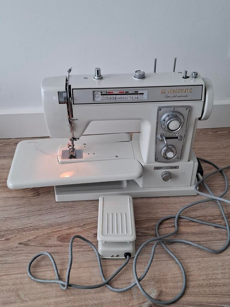 Vendomatic naaimachine, Antiek en Kunst, Ophalen of Verzenden