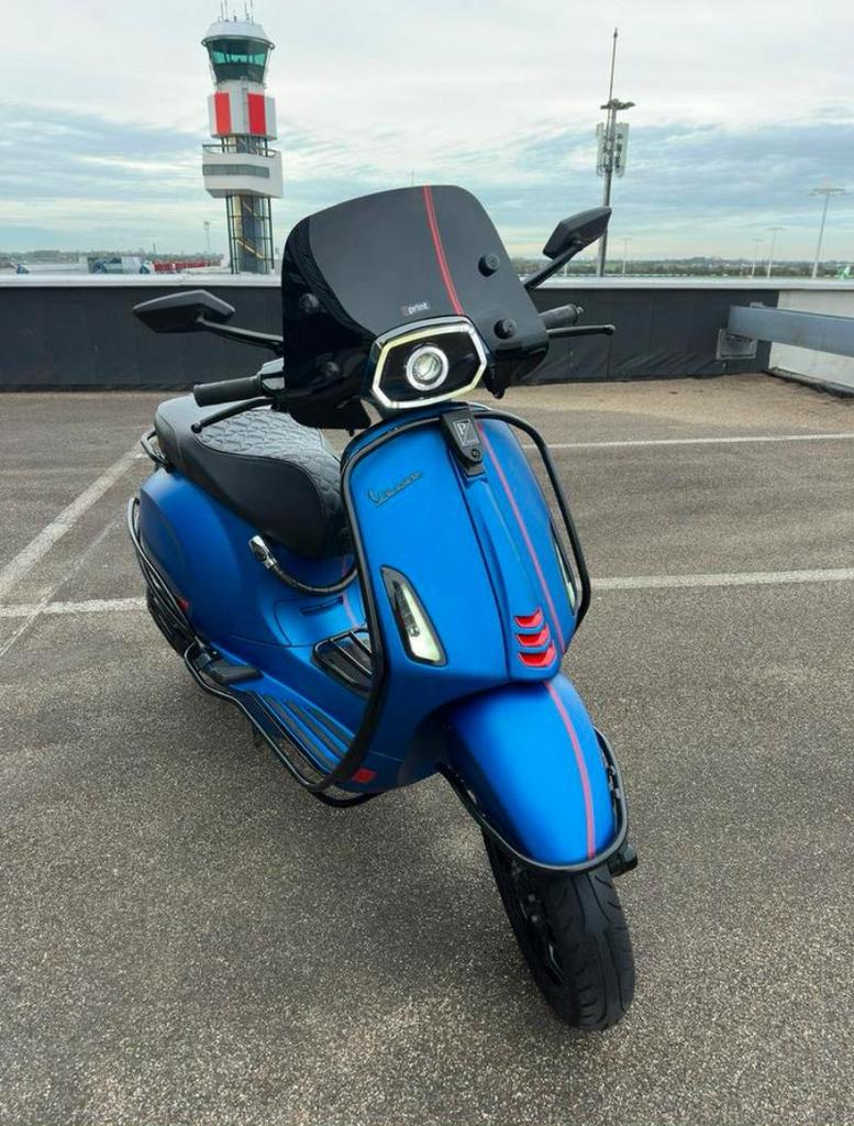 GEZOCHT! Vespa sprint,primavera, 50/80/125cc (ZIE beschrijv., Fietsen en Brommers, Scooters | Vespa, Ophalen, Zo goed als nieuw