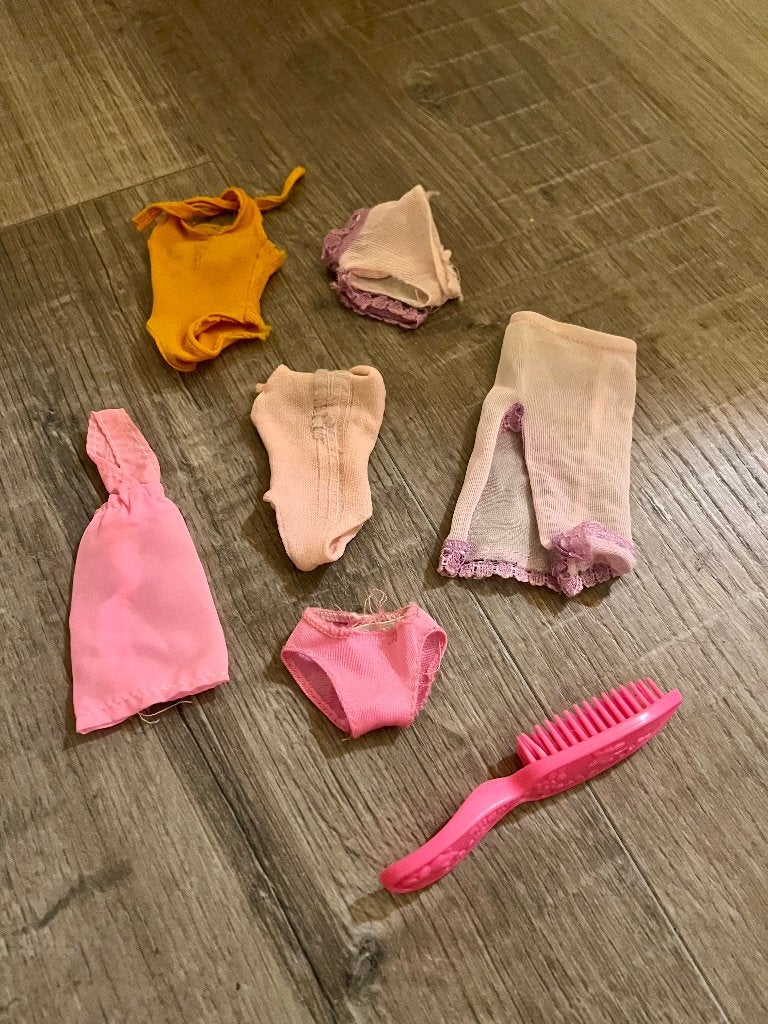 Vintage retro Sindy fleur Barbiepop barbiekleding badkleding, Verzamelen, Ophalen of Verzenden, Zo goed als nieuw, Kleertjes