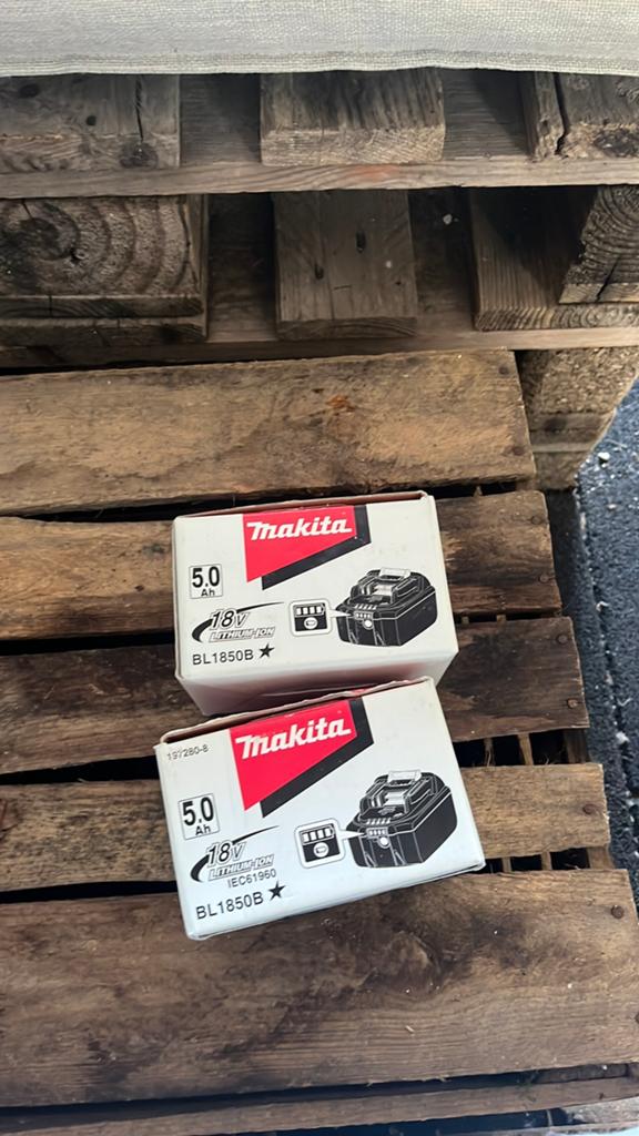 Twee makita batterijen  nieuw, Doe-het-zelf en Verbouw, Ophalen of Verzenden, Zo goed als nieuw, Minder dan 600 watt, Vlakschuurmachine