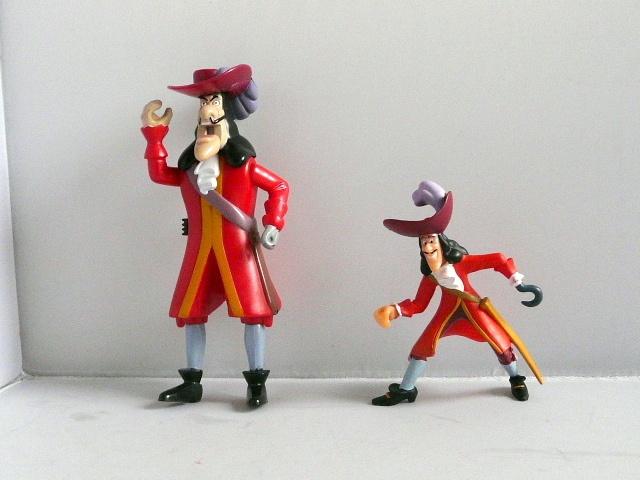 Kapitein Haak 14cm en 9 cm, Ophalen of Verzenden, Peter Pan of Pinokkio, Zo goed als nieuw, Beeldje of Figuurtje