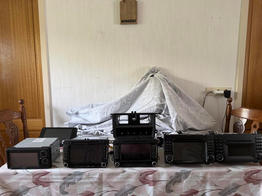 Ik verkoop 6 autoradio's: 2 Toyota, 2 Skoda  en 2 Mercedes., Ophalen of Verzenden, Gebruikt