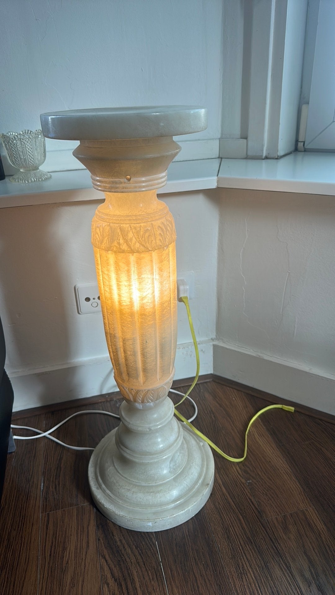 Albast zuil lamp, Huis en Inrichting, Lampen | Tafellampen, Ophalen, Zo goed als nieuw