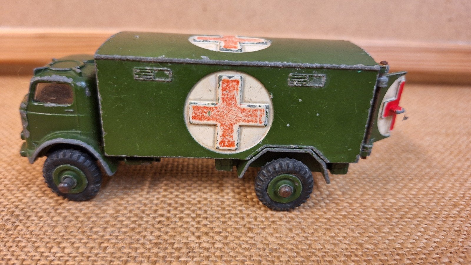 Dinky Toys Military Ambulance, Verzamelen, Speelgoed, Ophalen of Verzenden, Gebruikt